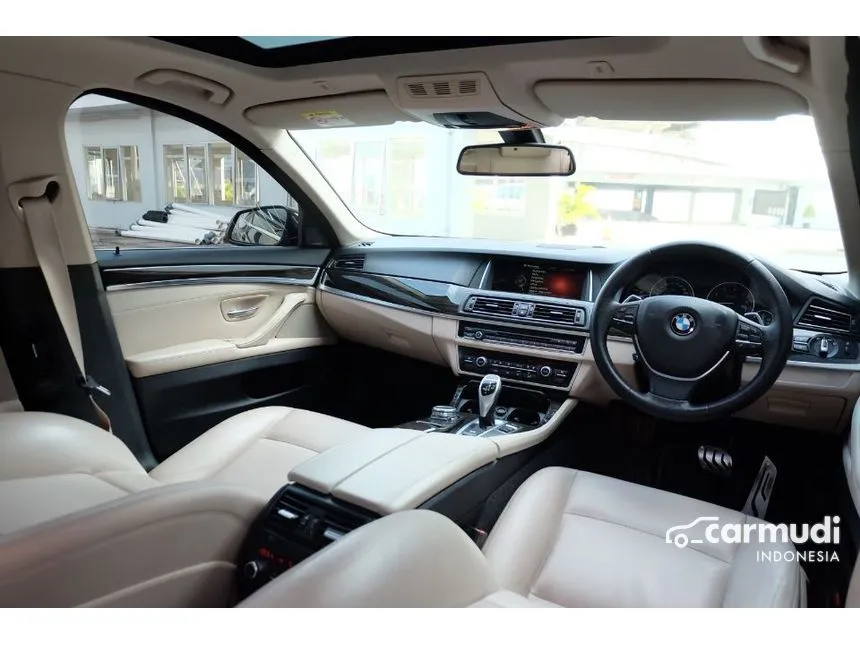 2015 BMW 528i Luxury Sedan
