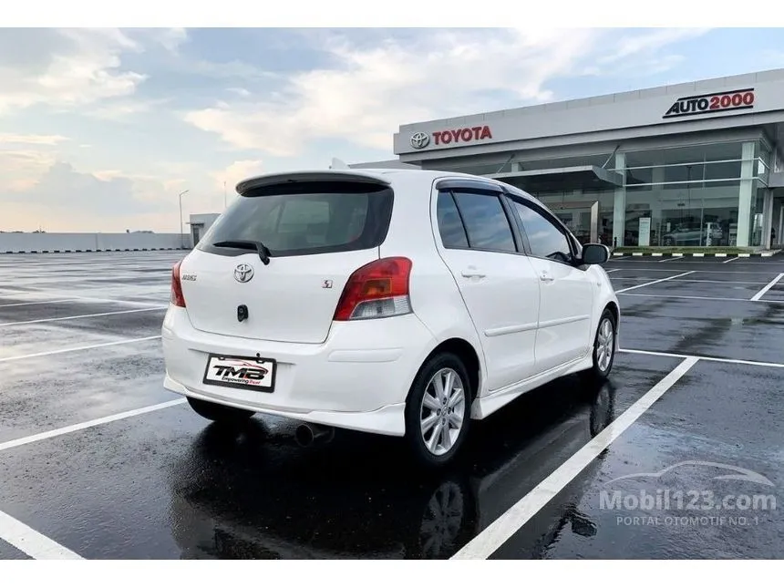 2011 Toyota Yaris S Hatchback