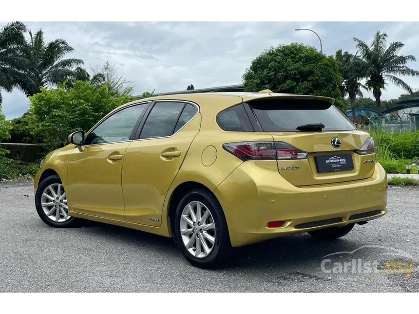 2011 Lexus CT 200h Luxury Hatchback