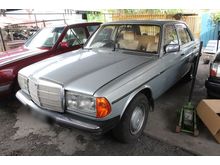 1981 Mercedes-Benz 200 2.0 Sedan