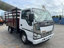 Isuzu lorry Gear Auto /body cargo 10.5ft /diesel engine /unregister