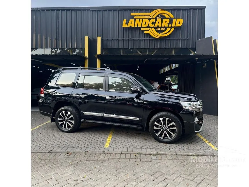 2014 Toyota Land Cruiser 200 Standard spec SUV