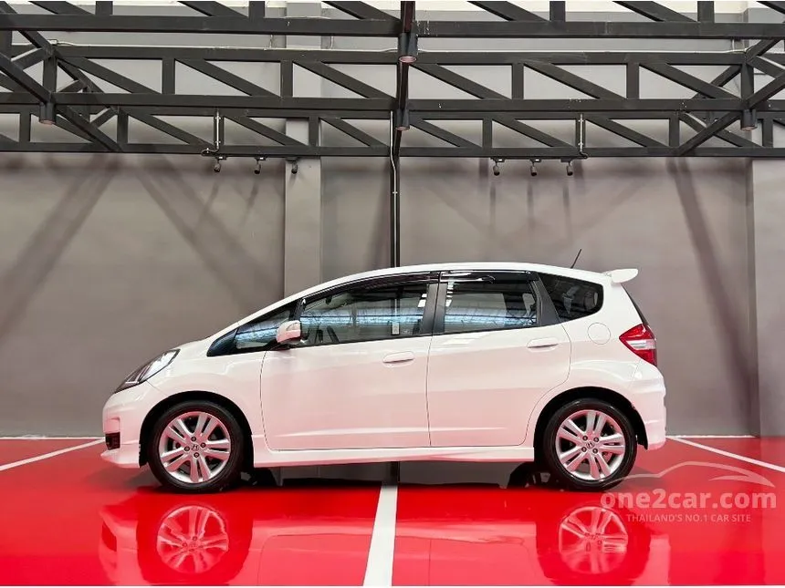 2013 Honda JAZZ SV Hatchback