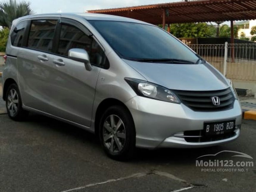 Honda freed 2012 года