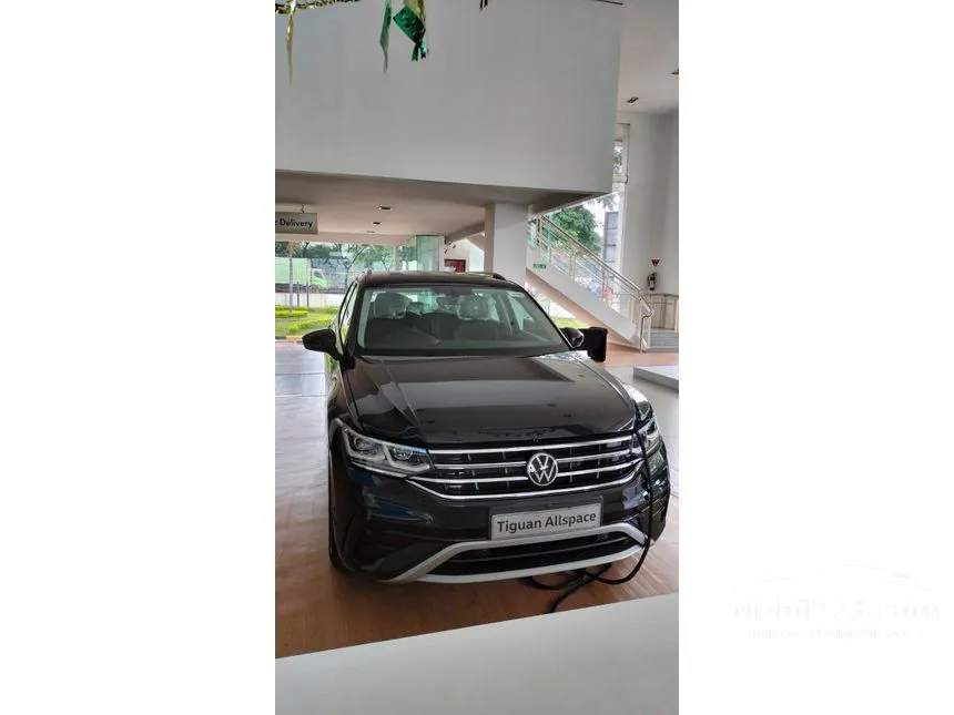 Jual Mobil Volkswagen Tiguan 2023 TSI ALLSPACE 1.4 di DKI Jakarta Automatic SUV Hitam Rp 750.000.000