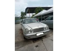 1997 Mercedes-Benz E200 2.0 Elegance Sedan