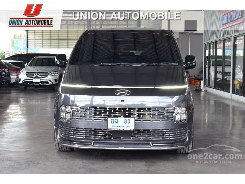 2022 Hyundai Staria SEL Van