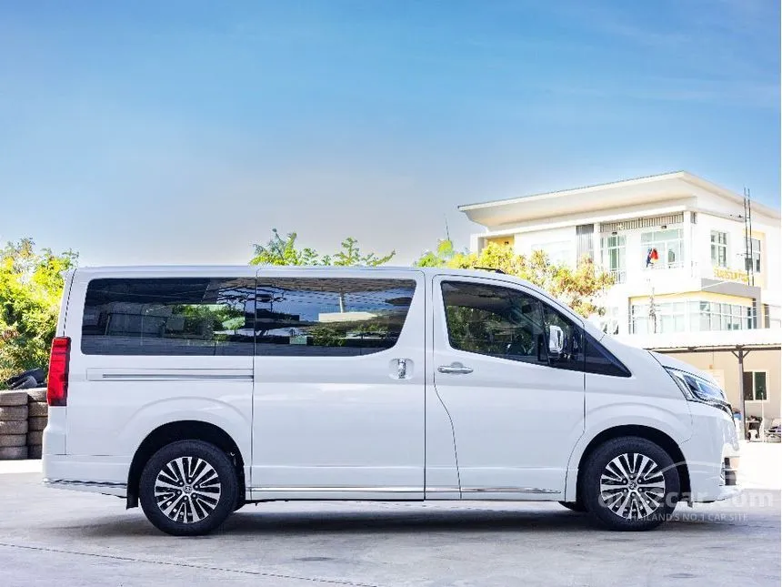 2021 Toyota Majesty Premium Van