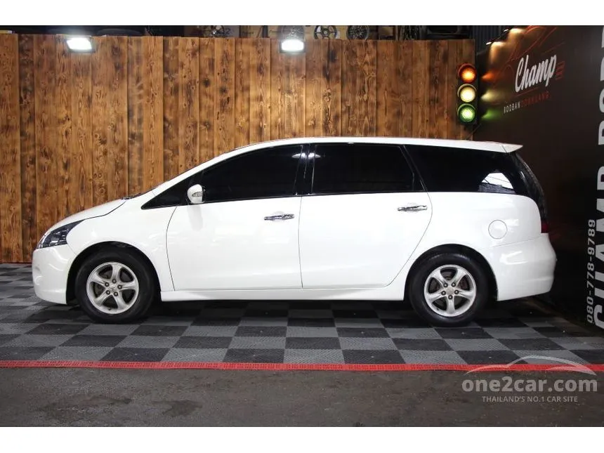 2004 Mitsubishi SPACE WAGON GLS Wagon