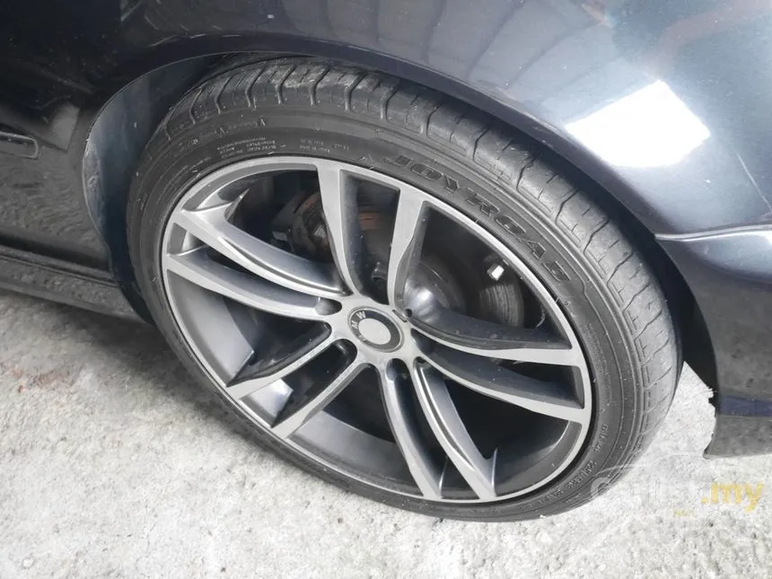 2004 BMW 325i Sedan