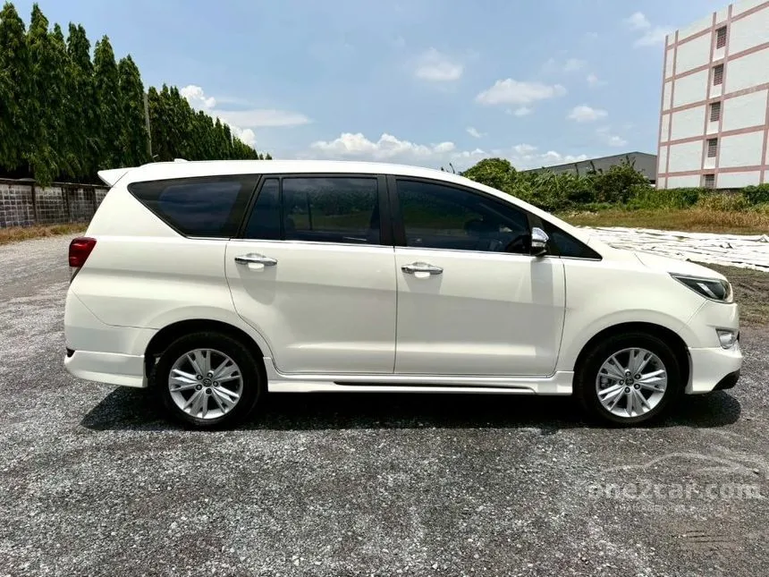 2017 Toyota INNOVA Crysta V Wagon