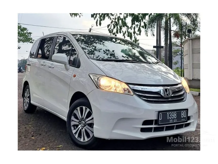 Jual Mobil Honda Freed 2013 S 1.5 di Jawa Barat Automatic MPV Putih Rp 165.000.000