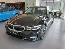 2022 BMW 320i 2.0 Sport Sedan, Ready Black