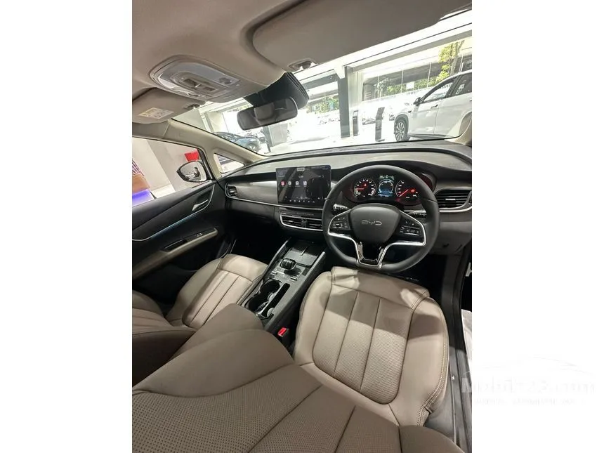 2025 BYD M6 Superior 7 Seater MPV