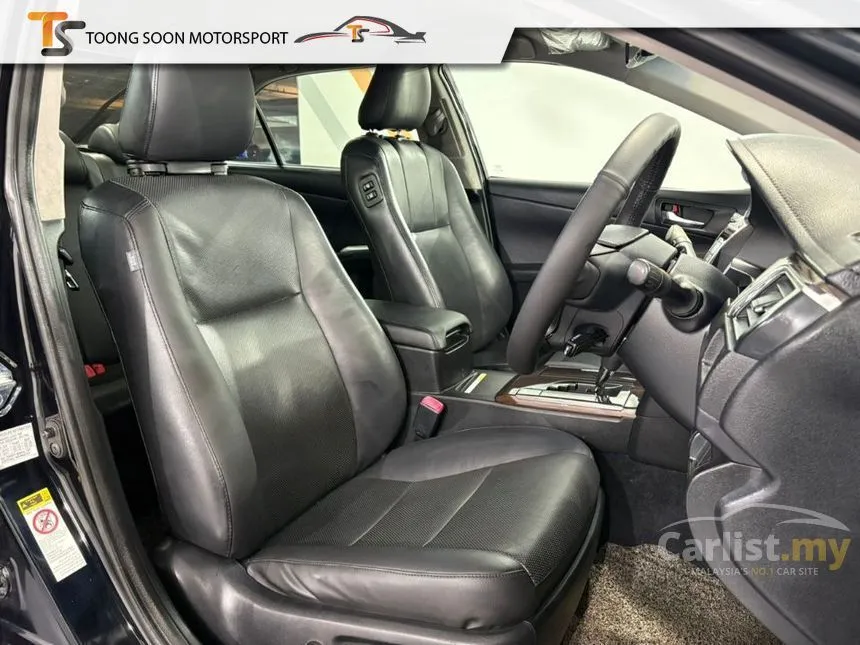 2016 Toyota Camry Hybrid Luxury Sedan