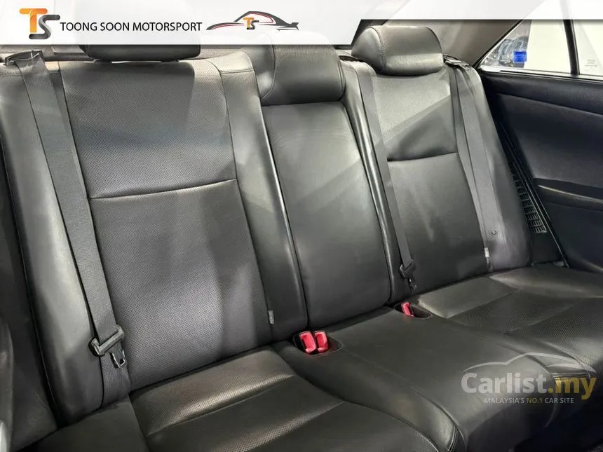2016 Toyota Camry Hybrid Luxury Sedan