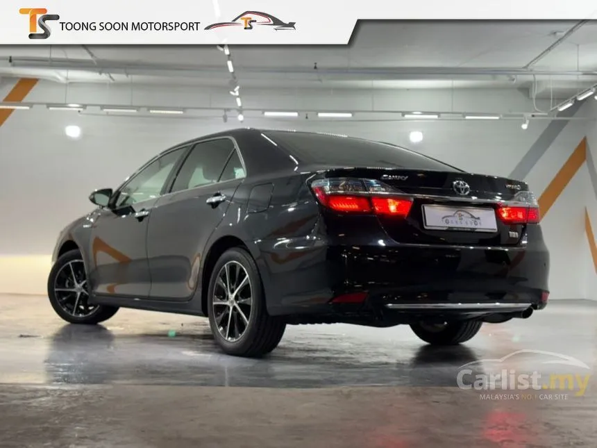 2016 Toyota Camry Hybrid Luxury Sedan