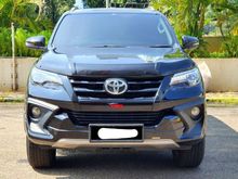2019 Toyota Fortuner 2,4 TRD SUV hitam km25ribuan