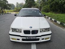 1993 BMW 318i 1.8 Base Spec Sedan