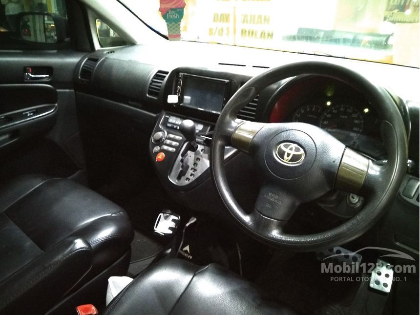 2004 Toyota Wish MPV