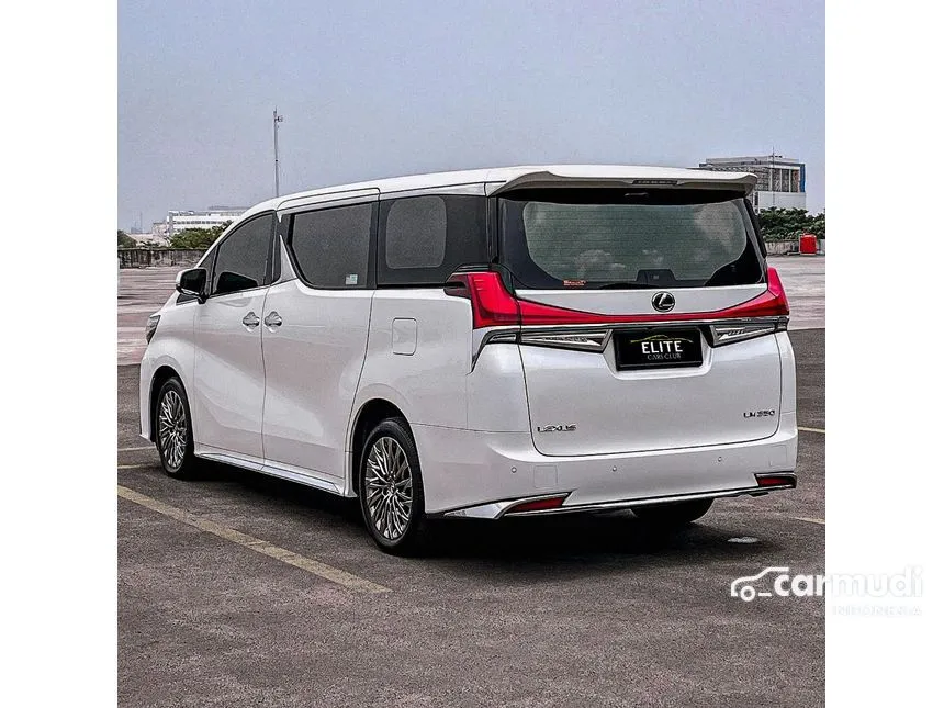 2021 Lexus LM350 Van Wagon