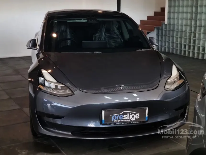 2020 Tesla Model 3 Standard Range Plus Sedan