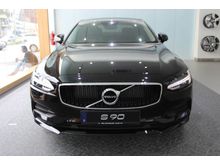 The New 2019 Volvo S90 2.0 T5 Momentum