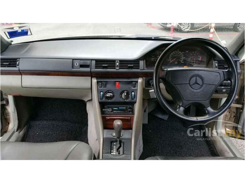 1987 Mercedes-Benz 260E Sedan
