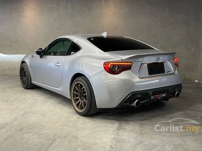 Used 2017 Toyota 86 2.0 MANUAL FACELIFT GT86 SPORT COUPE - Carlist.my