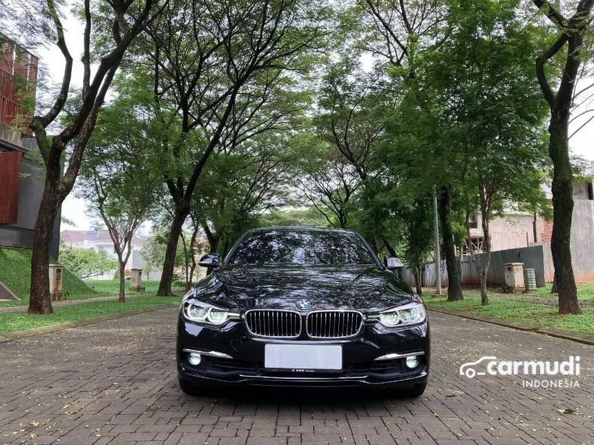 2018 BMW 320i Luxury Sedan