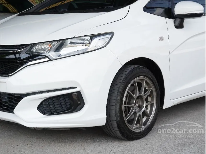 2017 Honda JAZZ V Hatchback