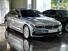 MOBIL MEWAH PAKET LENGKAP! BMW ASTRA 2017 BMW 530i 2.0 Luxury Sedan