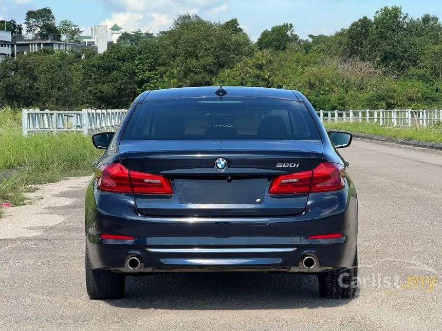 2020 BMW 520i Luxury Sedan