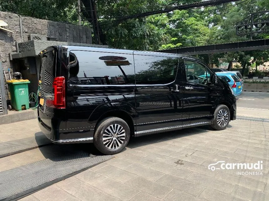 2024 Toyota GranAce G Wagon