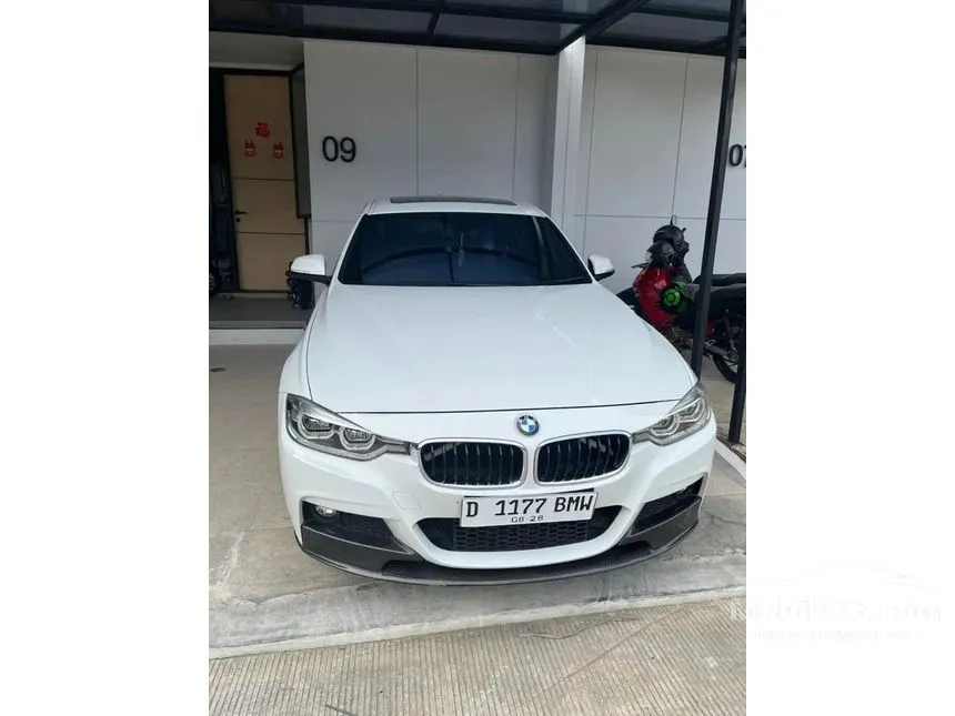 Jual Mobil BMW 330i 2018 M Sport 2.0 di Jawa Barat Automatic Sedan Putih Rp 575.000.000
