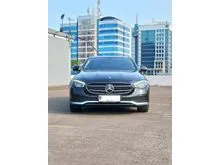 2023 Mercedes-Benz E200 2.0 Avantgarde Sedan MERCY E 200 NEW PROFILE Steering Wheel. Panoramic. AVG. HARGA BEST DEAL NEGOTIABLE YA. ANTIK TERAWAT
