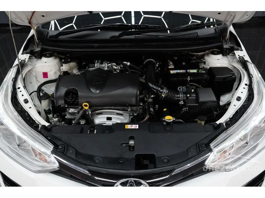 2020 Toyota YARIS Mid Hatchback