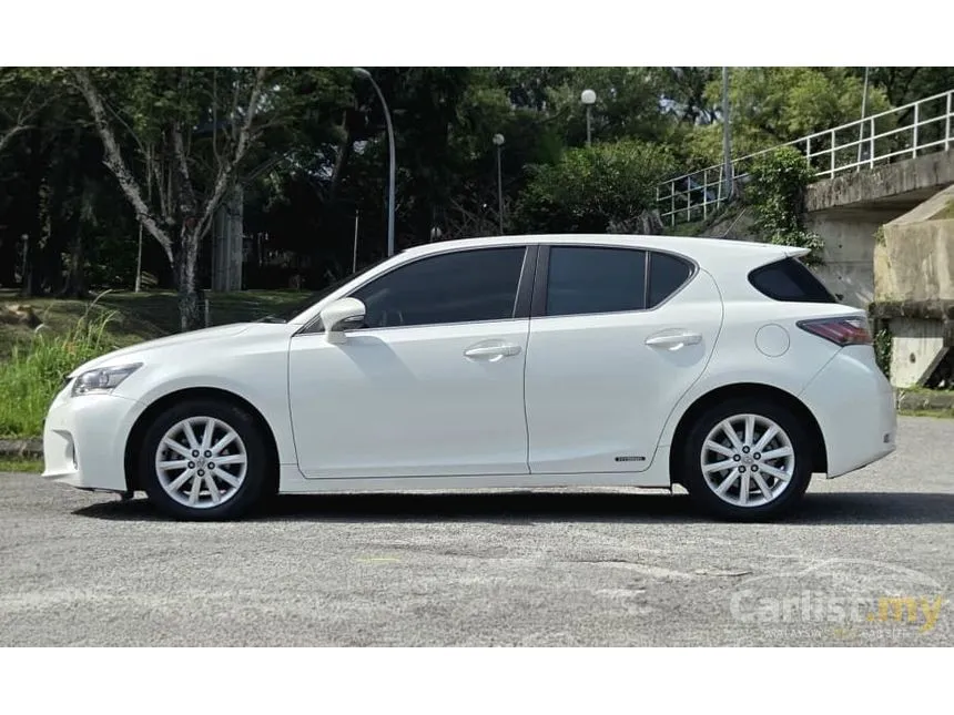 2011 Lexus CT 200h Luxury Hatchback