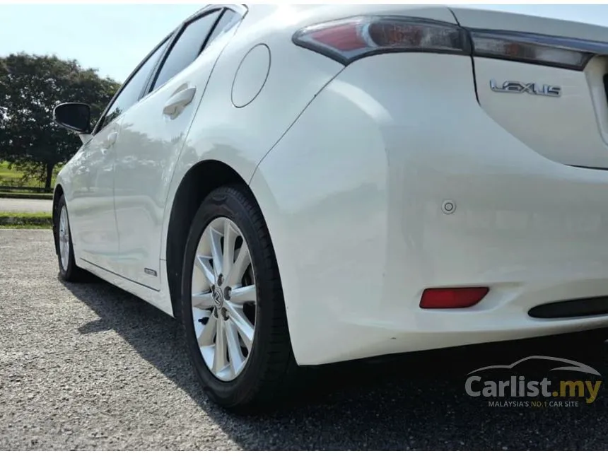 2011 Lexus CT 200h Luxury Hatchback