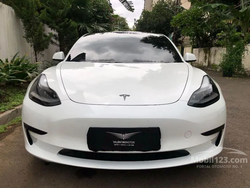 Jual Mobil Tesla Model 3 2021 Standard Range Plus di DKI Jakarta Automatic Sedan Putih Rp 985.000.000
