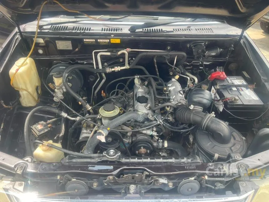 2003 Toyota Unser LGX MPV