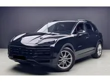 2023 Porsche Cayenne 3.0 SUV Local Spec Facelift 13k km Full Service Record Porsche Malaysia PDLS+ Sport Chrono New Car Condition PorscheCayenne