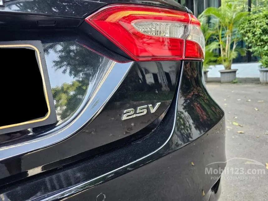 2021 Toyota Camry V Sedan