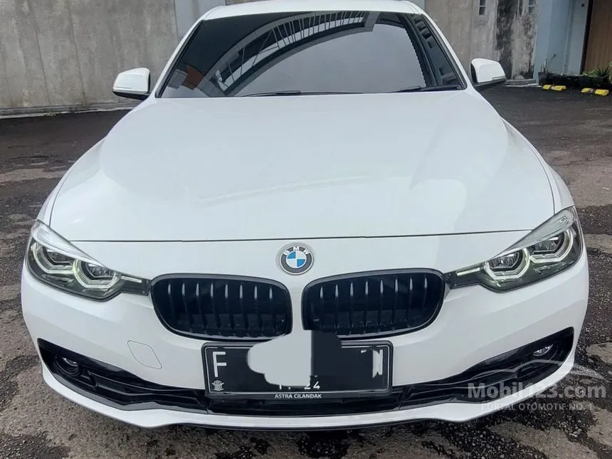 2019 BMW 320i Sport Shadow Edition Sedan