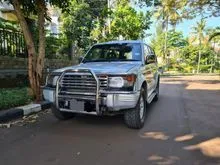 4x4 Two Tone Mitsubishi Pajero V6 1995