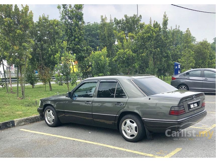 1990 Mercedes-Benz 260E Sedan