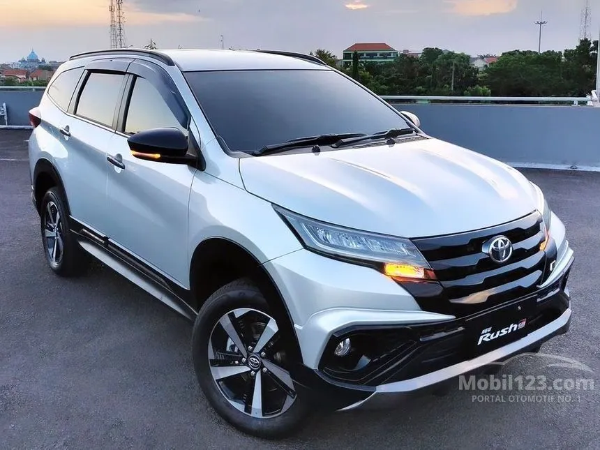 Jual Mobil Toyota Rush 2024 S GR Sport 1.5 di Jawa Timur Manual SUV Silver Rp 255.400.000