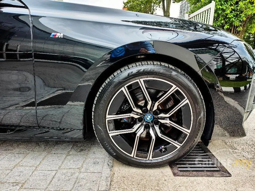 2022 BMW i7 xDrive60 M Sport Sedan