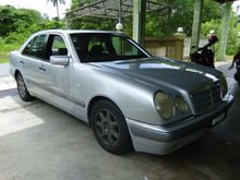 1987 Mercedes-Benz E230 2.3 Sedan