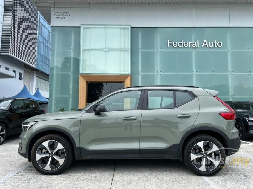 2025 Volvo XC40 B5 Plus SUV